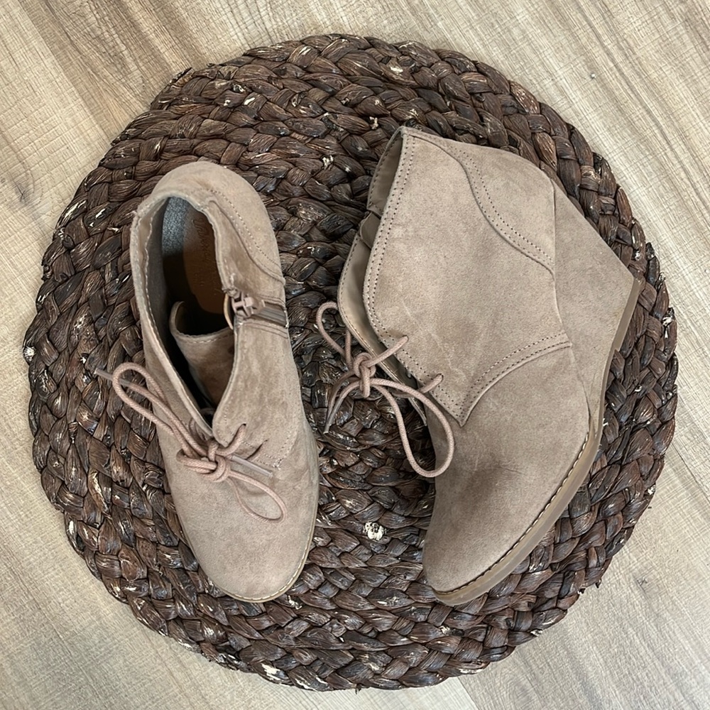 Universal Thread Suede Light Brown Boots Size 6
